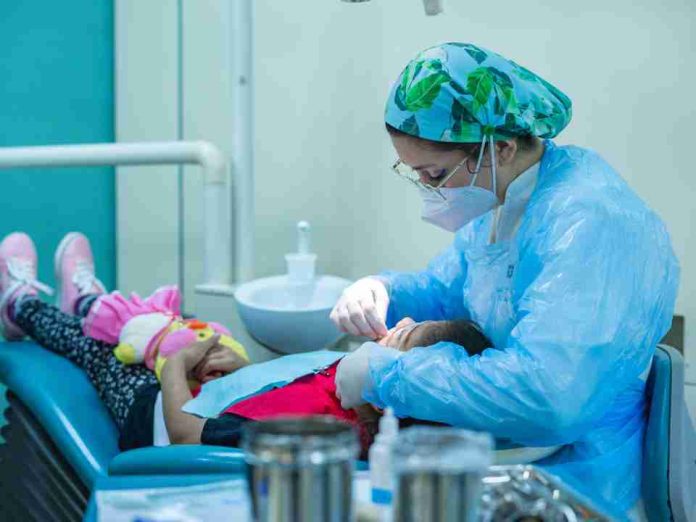 Odontología inclusiva: especialistas entregan herramientas para atender a niños neurodivergentes