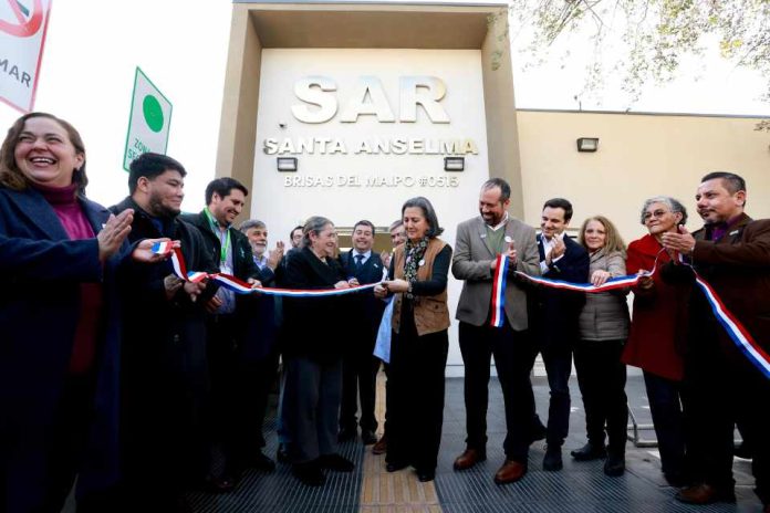 Ministra de Salud encabeza inauguración del primer Servicio de Alta Resolutividad para la comuna de La Cisterna Ministra de Salud encabeza inauguración del primer Servicio de Alta Resolutividad para la comuna de La Cisterna