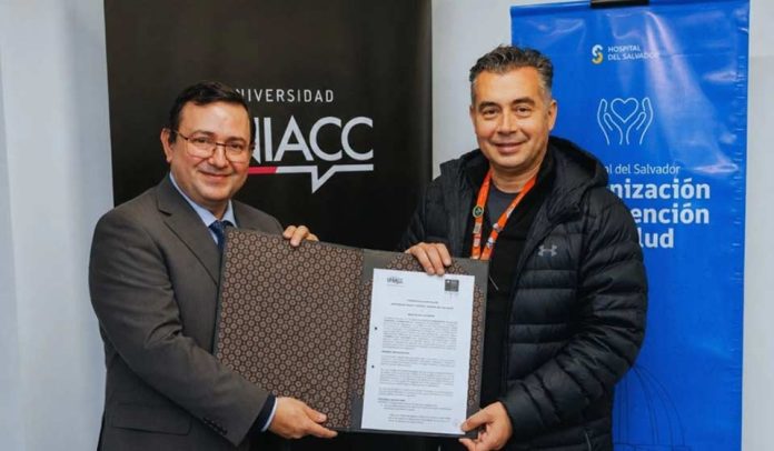 Hospital del Salvador y UNIACC impulsarán inédito programa de apoyo psicológico para familiares de pacientes