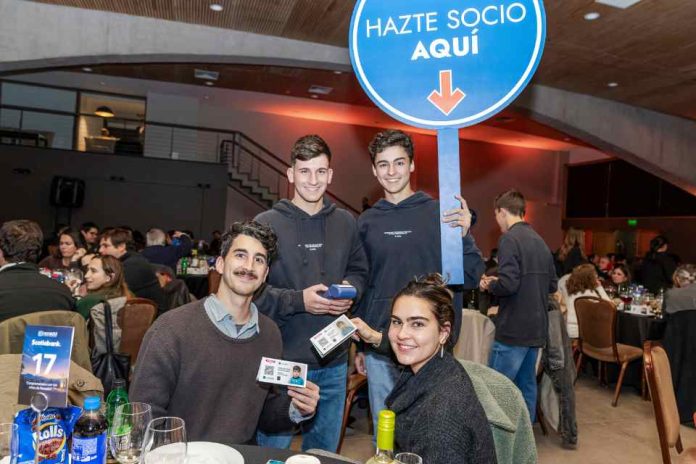 Noche Nocedal: Cuando la educación logra reunir a quienes quieren cambiar el futuro de Chile