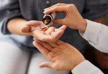 Vacío regulatorio de "nutracéuticos" en Chile fomenta mercado clandestino y graves riesgos a la salud