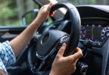Casi nadie lo aprueba, pero 1 de cada 7 lo hace: el 15% de los conductores en Chile admite haber manejado sobre el límite de alcohol