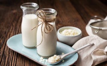 Kéfir, el lácteo que gana popularidad: sus beneficios y diferencias con el yogurt