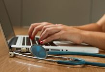 Licencias médicas bajan 22% en 2026, pero fraude sigue drenando cerca de US$240 millones al año