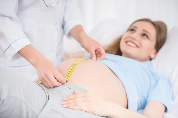 Maternidad después de los 40: los riesgos que sí existen y los mitos que siguen generando miedo
