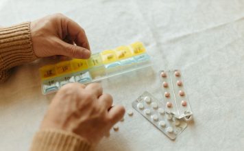 Sacar los remedios de su envase original puede afectar su efecto, advierte especialista
