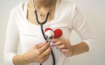 Síntomas de infarto en mujeres: por qué se confunden con menopausia o ataques de pánico