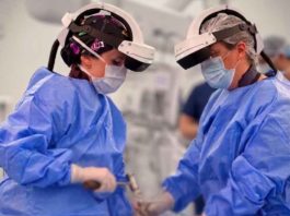 Surglasses y PV Equip profundizan su alianza estratégica para impulsar la cirugía de columna con Realidad Aumentada en Chile, tras demostración clínica junto a la Dra. Karen Weissmann en Clínica MEDS Surglasses y PV Equip profundizan su alianza estratégica para impulsar la cirugía de columna con Realidad Aumentada en Chile, tras demostración clínica junto a la Dra. Karen Weissmann en Clínica MEDS