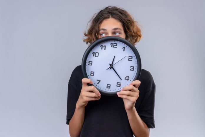 Cambio de hora en Chile ¿Por qué adelantar el reloj una hora puede afectar el estado de ánimo y la concentración Cambio de hora en Chile: ¿Por qué adelantar el reloj una hora puede afectar el estado de ánimo y la concentración?