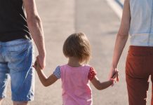 Estudio revela que baja natalidad en Chile responde a una paternidad consciente y planificada, no a un desinterés por la familia