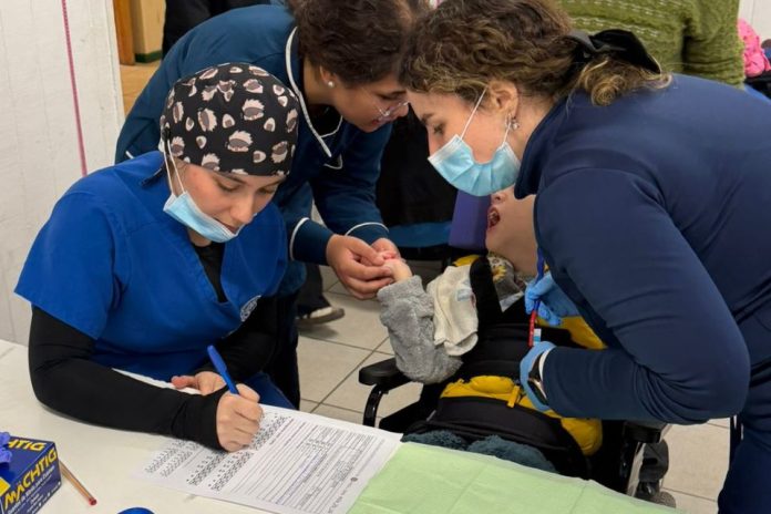 Futuros dentistas adaptan sus consultas a pacientes con necesidades especiales en San Bernardo