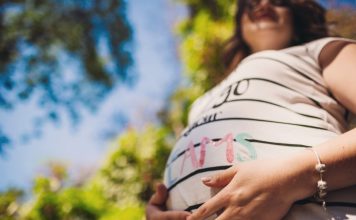 Investigación busca a mujeres embarazadas en Talca para medir efectos del calor y contaminación en recién nacidos