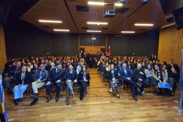 La comunidad de salud de Santiago se reunió para conmemorar tres importantes hitos el quinto aniversario del CESFAM Matta Sur, el Día de la Atención Primaria de Salud y la acreditación en calidad La comunidad de salud de Santiago se reunió para conmemorar tres importantes hitos: el quinto aniversario del CESFAM Matta Sur, el Día de la Atención Primaria de Salud y la acreditación en calidad y seguridad del paciente, reconocimiento que convierte al establecimiento en el primero de la red municipal de Santiago en alcanzar este estándar.