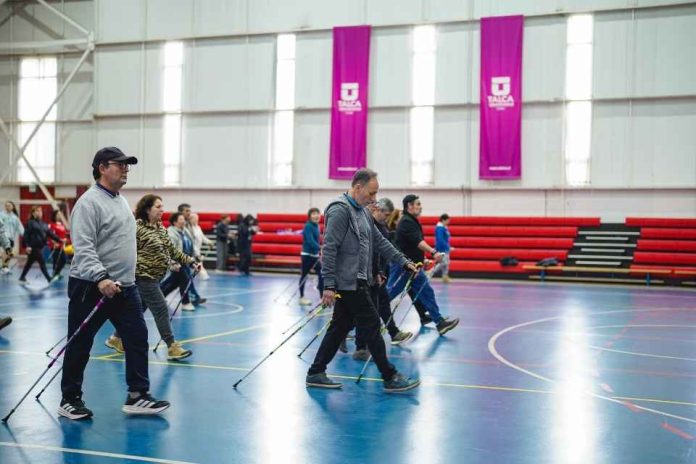 Marcha nórdica impulsa actividad física y comunidad en personas mayores Marcha nórdica impulsa actividad física y comunidad en personas mayores
