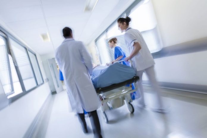 Reportaje | Escasez de personal de salud en América Latina pone foco en una gestión más eficiente de los turnos