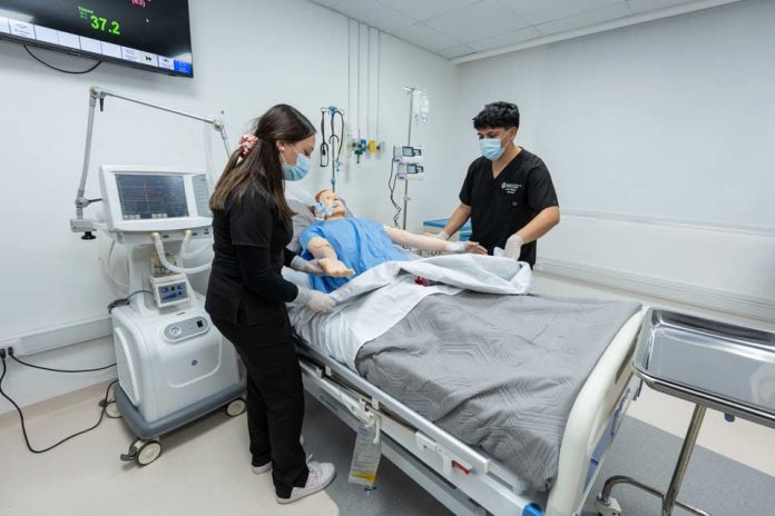 Simulación clínica: Así se entrenan los errores clínicos antes de atender pacientes Simulación clínica: Así se entrenan los errores clínicos antes de atender pacientes