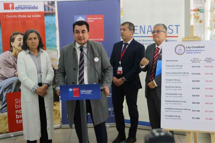 421 locales de Farmacias Ahumada se adhieren a la Ley Cenabast para fortalecer la cobertura de remedios más baratos, remedios baratos
