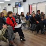 61% de los niños chilenos tiene celular propio: Autoridades y expertas abordan los efectos de la sobreexposición a pantallas 