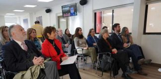 61% de los niños chilenos tiene celular propio: Autoridades y expertas abordan los efectos de la sobreexposición a pantallas 61% de los niños chilenos tiene celular propio: Autoridades y expertas abordan los efectos de la sobreexposición a pantallas