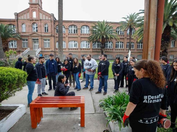 Alianza público-privada renueva espacios comunes en Estación Médica Gacitúa