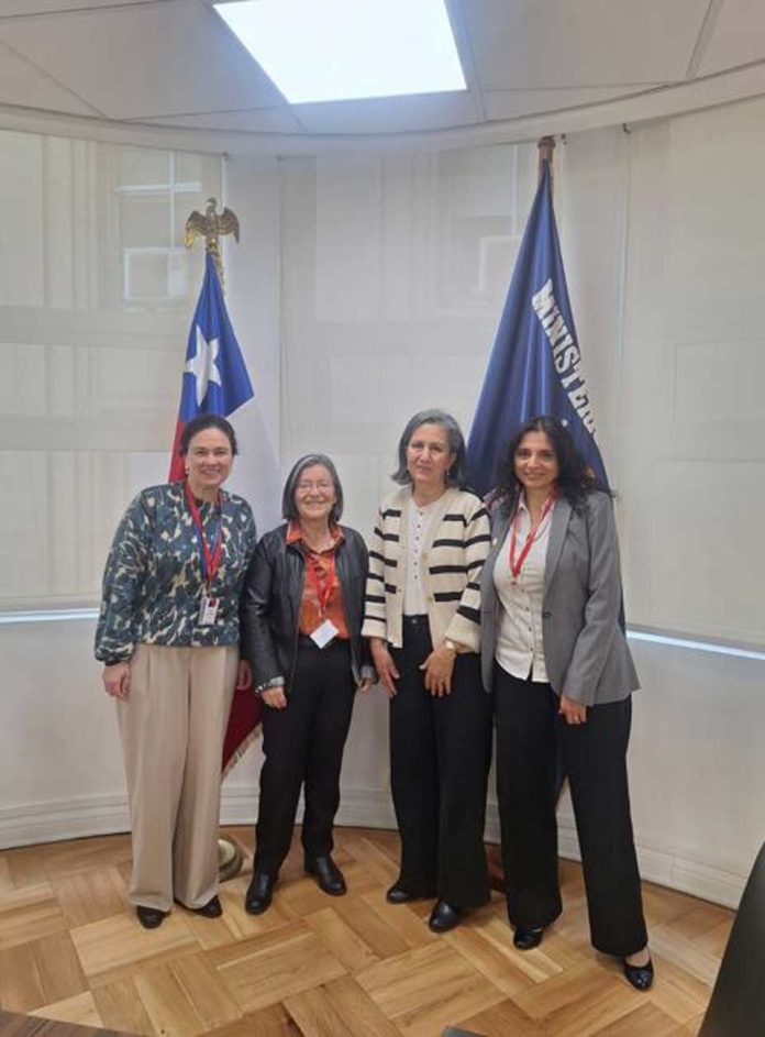Asociación de Padres Acondroplasia Chile plantea al Ministerio de Salud la necesidad de avanzar en cobertura de tratamiento