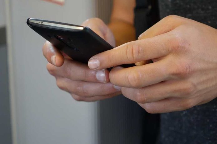 Casi 13 mil personas han sido atendidas gratis por el Whatsapp SOS de COANIQUEM, que brinda orientación por quemaduras y otras causas