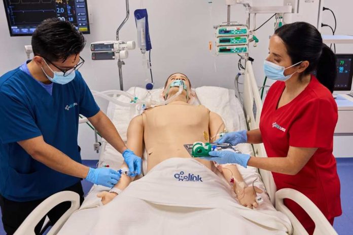 De la “práctica con pacientes”a a la simulación clínica avanzada_ la urgencia de un cambio cultural en la formación médica para la seguridad del paciente