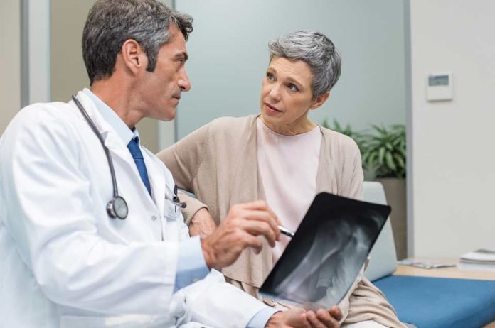 Día-MuDía Mundial de la Osteoporosis: lo que las mujeres jóvenes deben saber antes de la primera fracturandial-de-la-Osteoporosis-lo-que-las-mujeres-jóvenes-deben-saber-antes-de-la-primera-fractura Día Mundial de la Osteoporosis: lo que las mujeres jóvenes deben saber antes de la primera fractura