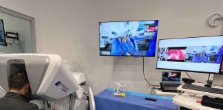 El mito del robot que opera solo: ¿la cirugía robótica reemplaza a las personas? El mito del robot que opera solo: ¿la cirugía robótica reemplaza a las personas?