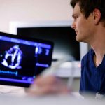 Enfoque asistido por IA ayuda a usuarios sin experiencia a captar imágenes de ultrasonido del corazón y a identificar la estenosis aórtica