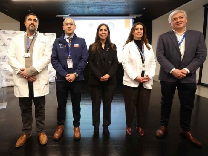 Hospital Clínico Félix Bulnes realiza la primera cirugía robótica de cáncer de mama en nuestro país junto a equipo médico del Hospital Barros Luco