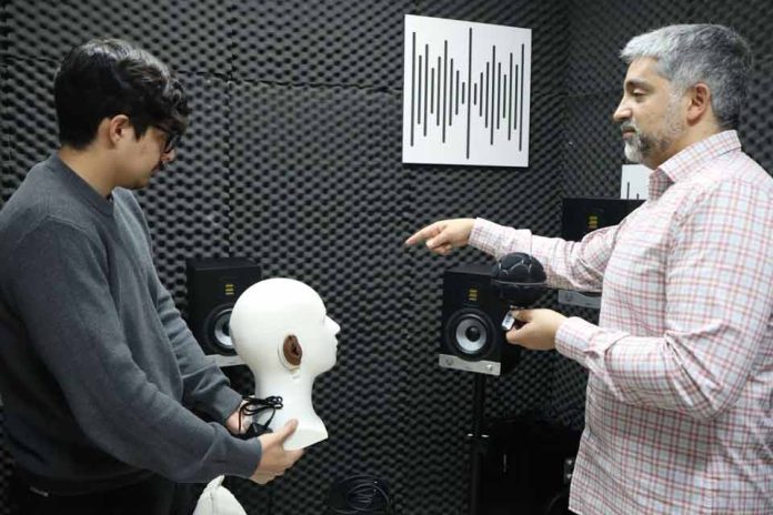 Investigador USM participa en desarrollo de tecnología con IA para personas con hipoacusia unilateral Investigador USM participa en desarrollo de tecnología con IA para personas con hipoacusia unilateral