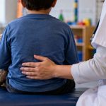 Pediatras advierten brechas en la atención integral de niños y adolescentes con necesidades especiales de salud en Chile