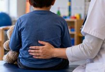Pediatras advierten brechas en la atención integral de niños y adolescentes con necesidades especiales de salud en Chile