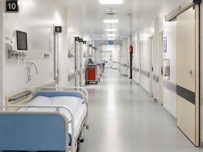 Reportaje Fin a los dolores de cabeza Superintendencia de Salud obliga a las Isapres a emitir bonos con la cédula si falla la lectura de huella (1) Reportaje | Fin a los dolores de cabeza: Superintendencia de Salud obliga a las Isapres a emitir bonos con la cédula si falla la lectura de huella