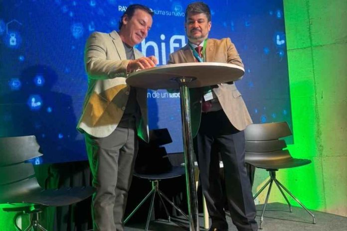 Shift y Rayen Salud firman una alianza para fortalecer la gestión de información clínica y diagnóstica en Chile Shift y Rayen Salud firman una alianza para fortalecer la gestión de información clínica y diagnóstica en Chile